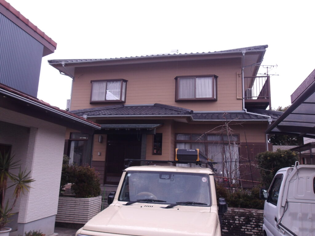 ２階撤去前　無理な構造計画で立てられていたため倒壊の可能性が高かった。